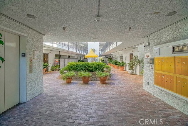 Building Photo - 4950 Louise Ave