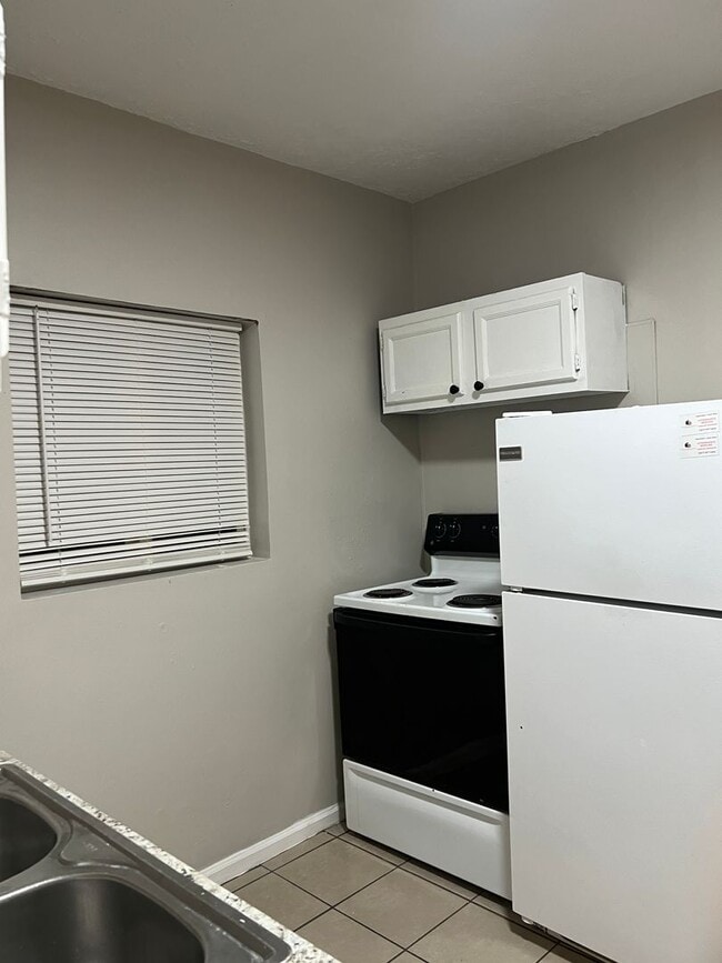 Building Photo - 1301 N Olney St