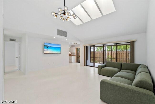 Building Photo - 879 Meadowland Dr