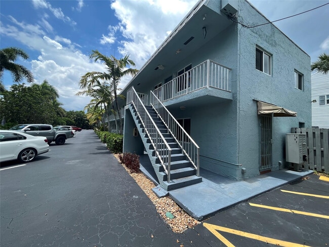 Building Photo - 1311 NE 18th St