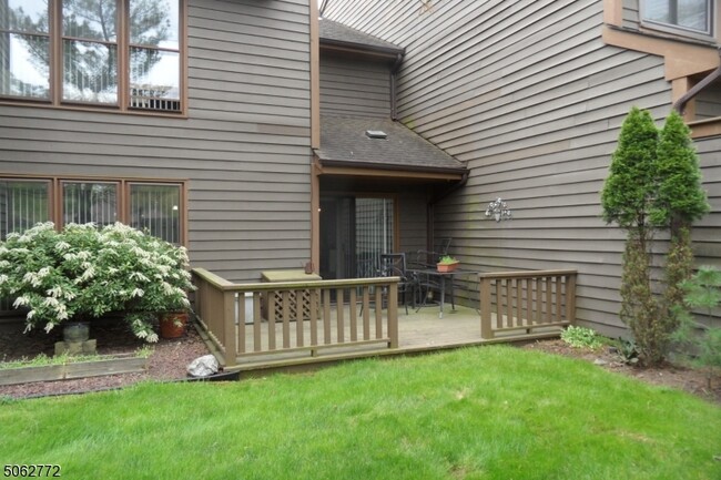 Building Photo - 162 Hidden Hollow Ct