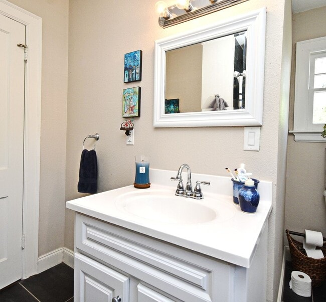 Building Photo - Renovated Home in the Heart of Orlando's M...