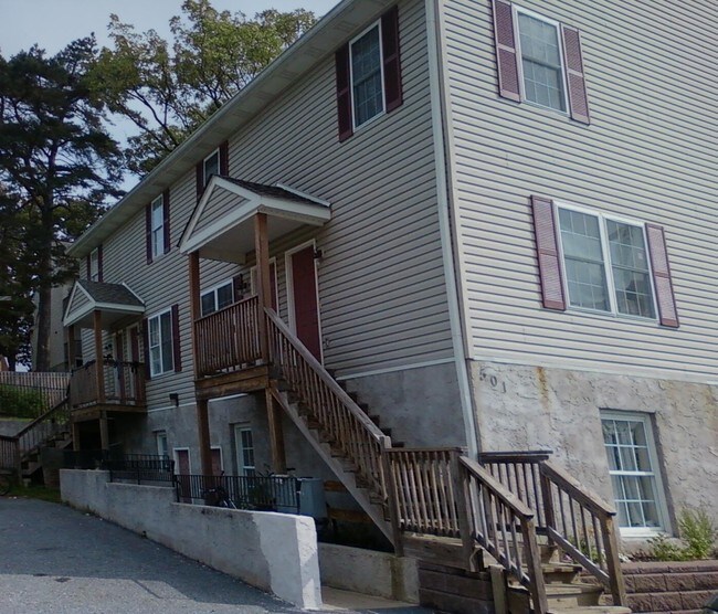 Building Photo - 501 W Mulberry Street
