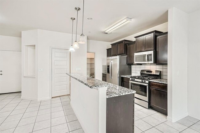 Building Photo - 1620 Bryant Dr