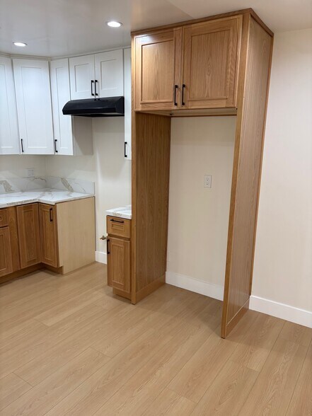 Building Photo - 1242 N New Hampshire Ave