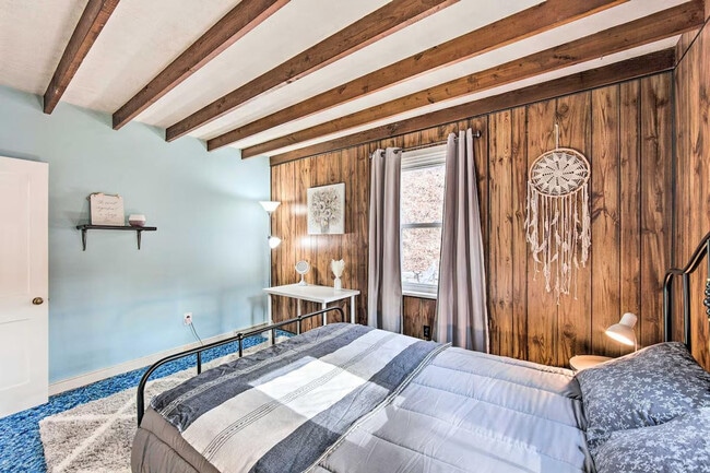 Building Photo - 20 Hill Ln