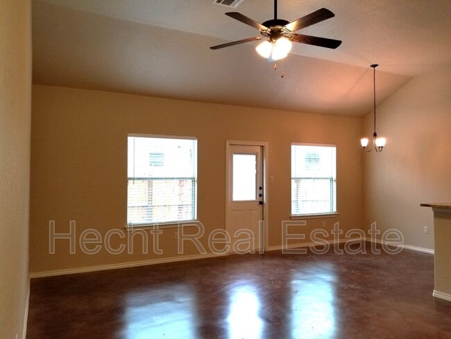 Building Photo - 2559 Pahmeyer Rd