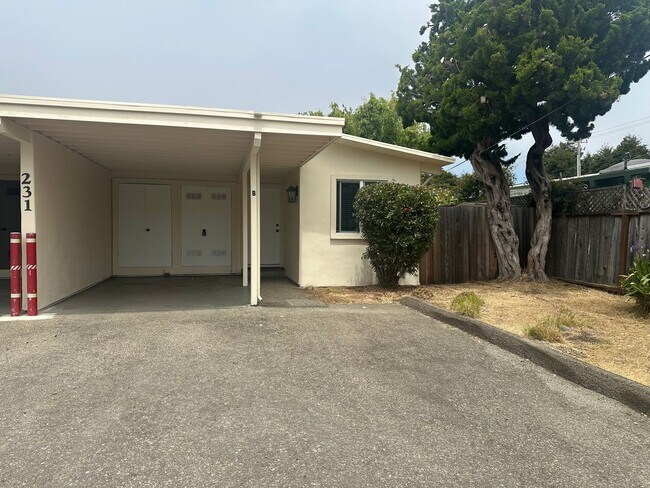 Building Photo - Mar Vista Dr.- Duplex