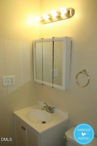 Building Photo - 115 Florence St