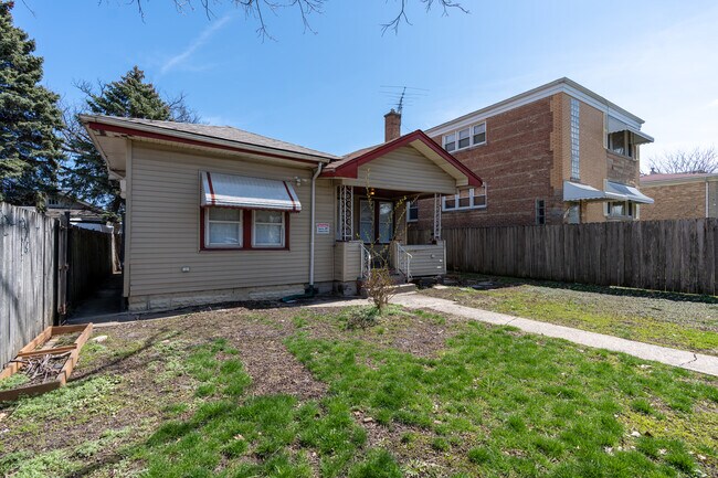 Building Photo - 2117 N Mobile Ave