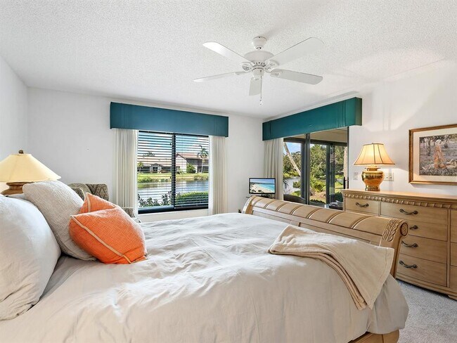 Building Photo - 6094 Wilshire Blvd