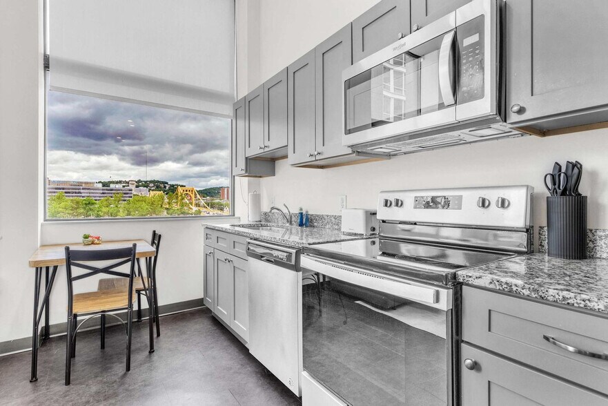 Building Photo - 800 Penn Ave