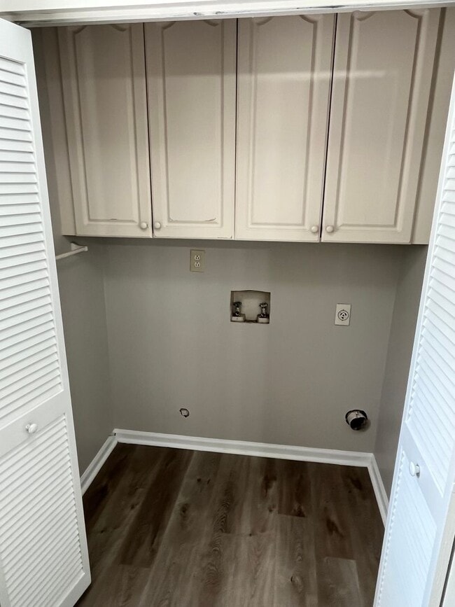 Building Photo - Updated 3 Bed + Loft with Large Garage in ...