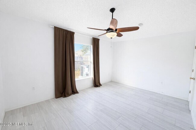 Building Photo - 6634 Gentle Oaks Dr W