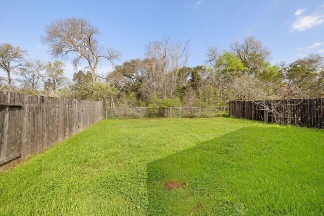 Building Photo - AUS6002 Parkwood