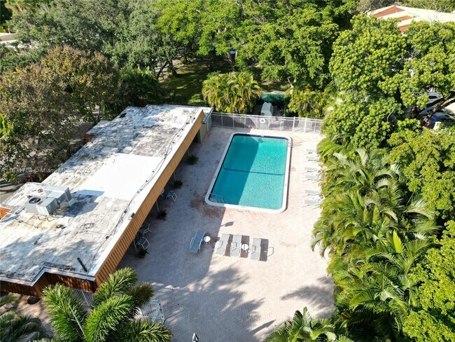 Building Photo - 741 E Coco Plum Cir