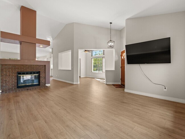 Building Photo - 5911 Rio Valle Dr