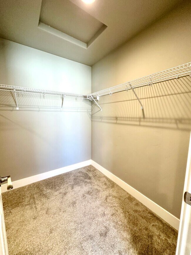 Building Photo - 20606 SE Slate Ave