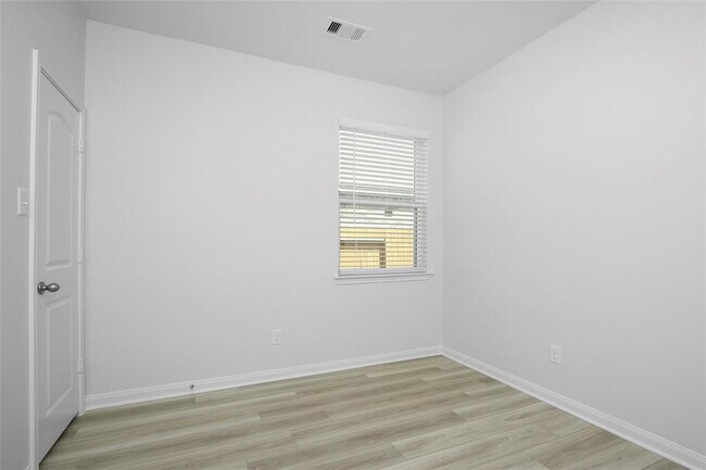 Building Photo - 460 Lone Rider Dr