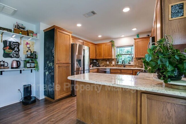 Building Photo - 5022 Red Oak Ln