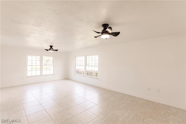 Building Photo - 204 5th St