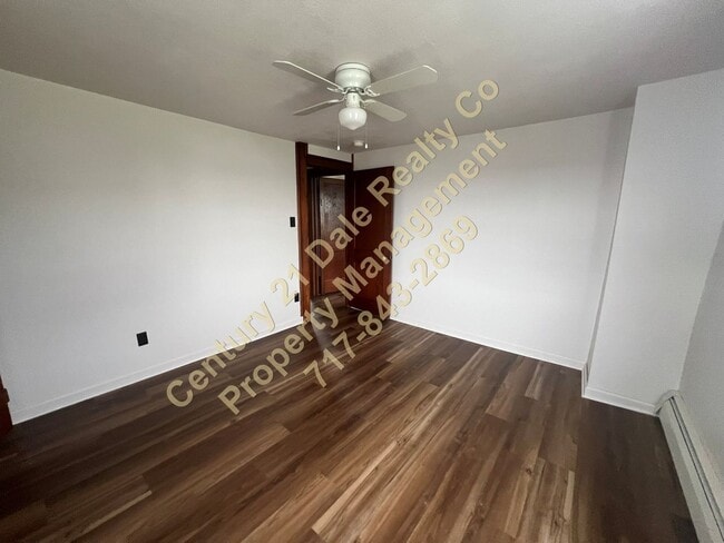 Building Photo - 4 BR Home in Red Lion School District