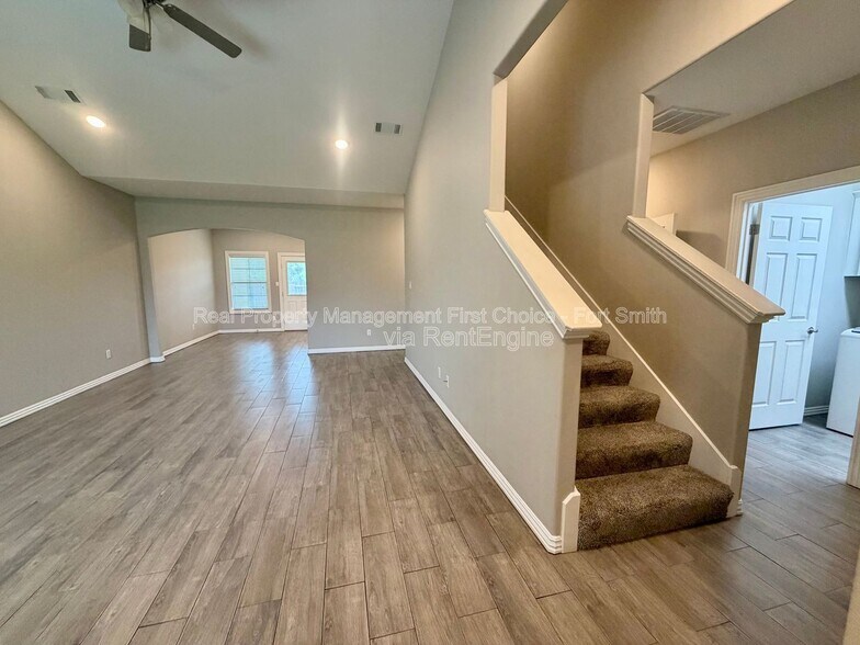 Building Photo - 9919 Landry Dr