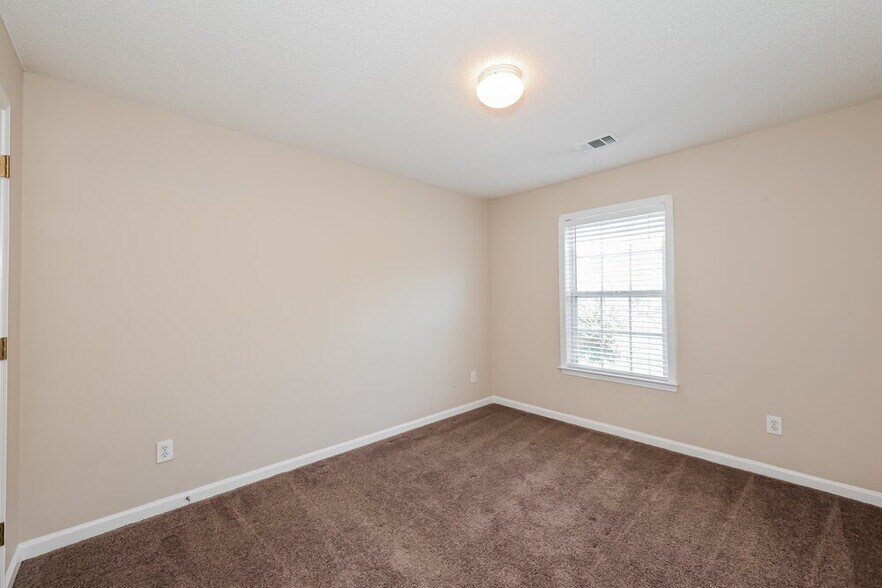 Building Photo - 4375 Ridgefair Dr