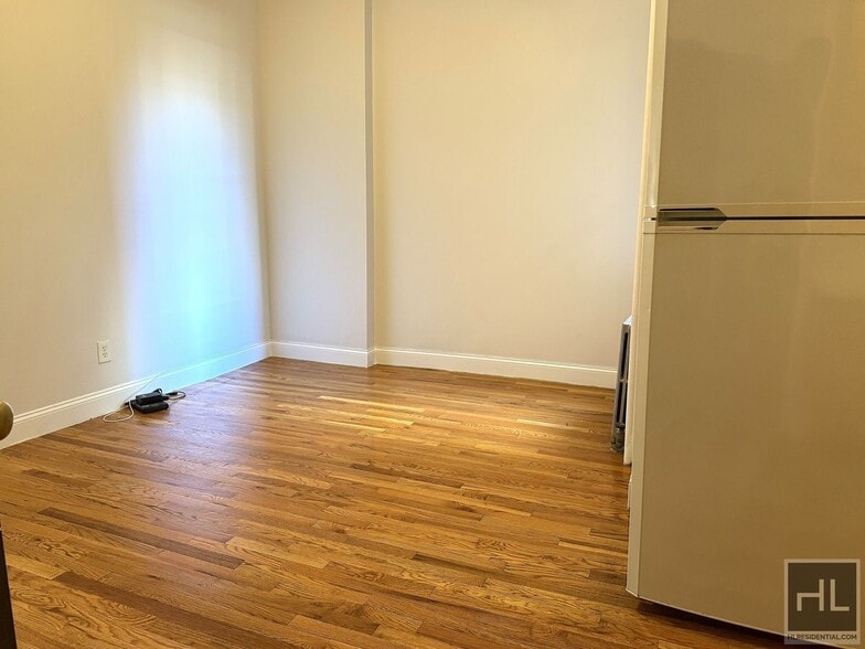 Building Photo - SENATOR STREET