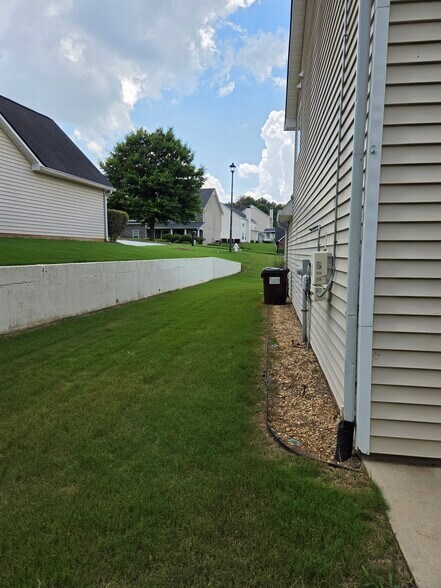 Building Photo - 1359 River Club Dr NE