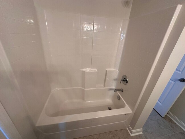 Building Photo - 2024-Built Beautiful 4-Bedroom and 3.5 Bat...