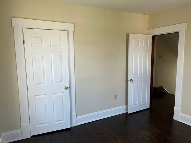 Building Photo - **REMODELED 4-BEDROOM/2-BATH HOUSE IN NORT...