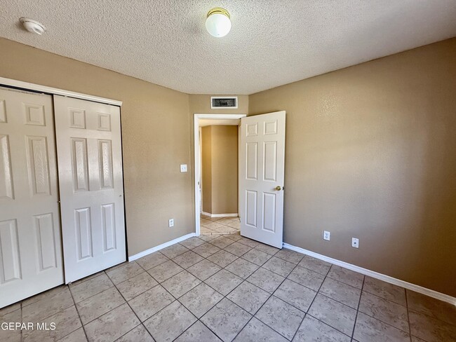 Building Photo - 3401 Tierra Zafiro Dr