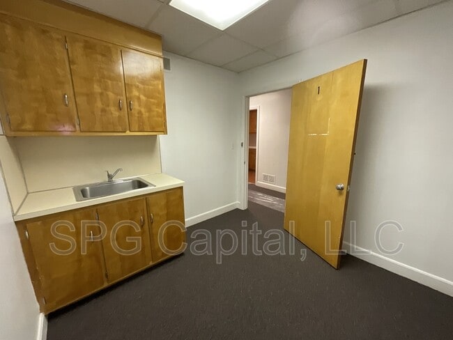 Building Photo - 5 Center Square