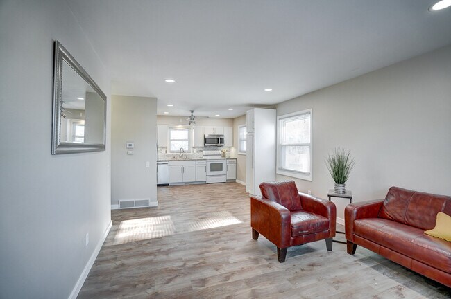 Building Photo - 4686 Capitol View Rd