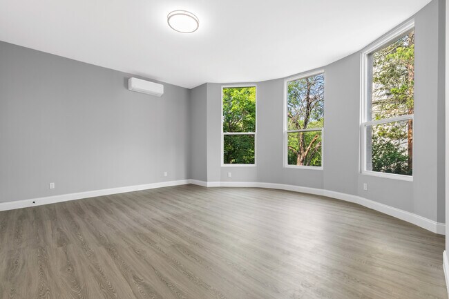 Building Photo - 222 Primrose Ave