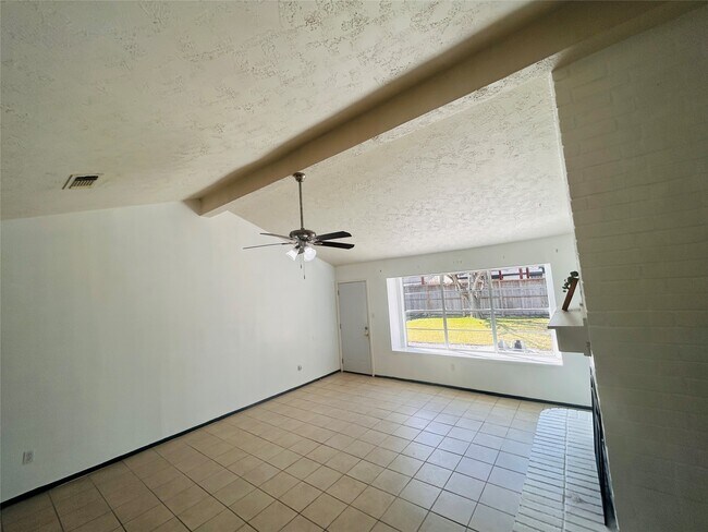 Building Photo - 10502 Long River Dr