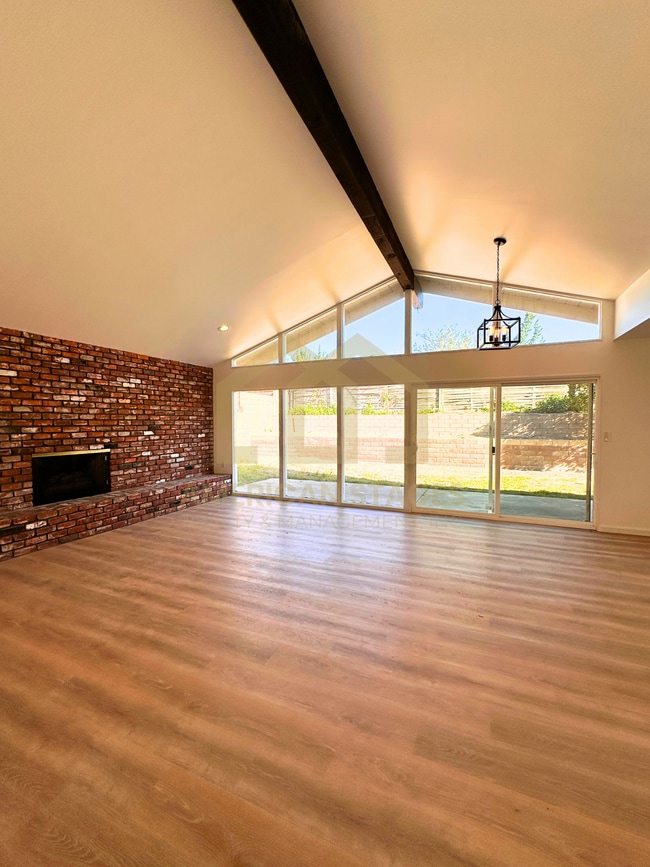 Building Photo - 1012 N H St