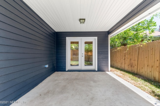Building Photo - A beautiful 4 bedroom, 2 bathroom property...