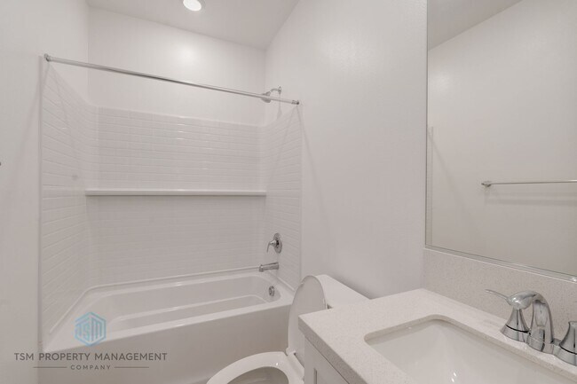 Building Photo - 4 Bed 3.5 Bath Detached House in South El Monte!