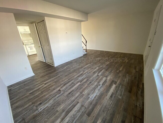 Building Photo - 400 Rann Ct