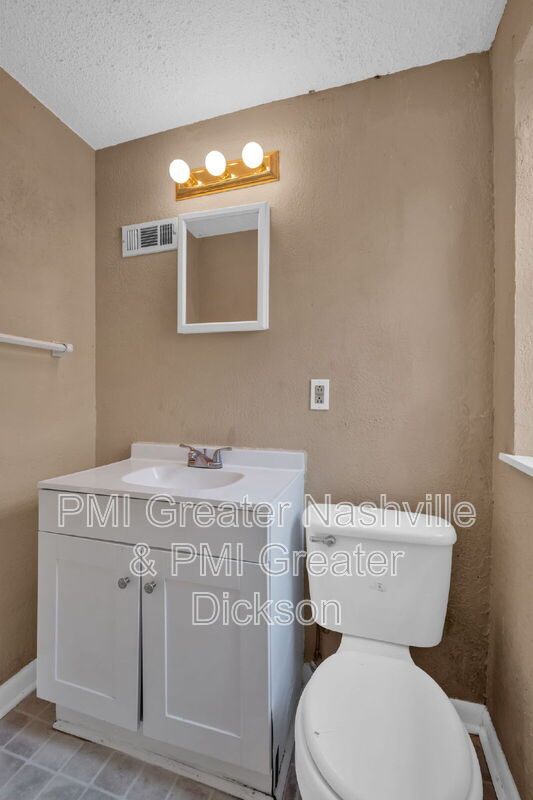 Building Photo - 385 Bonnavale Dr