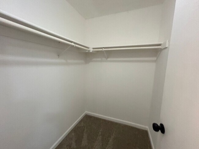 Building Photo - 536 Navarre Pl