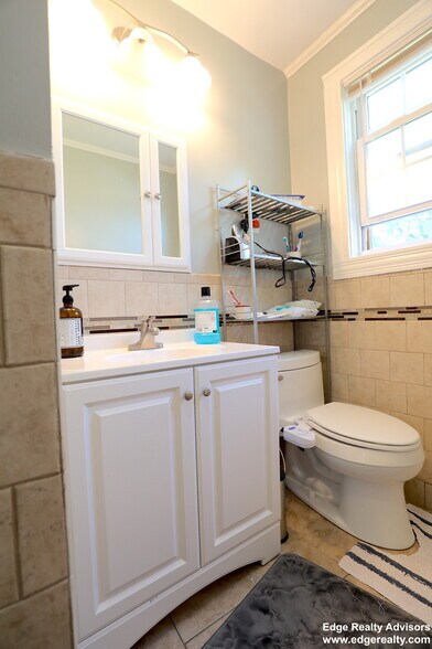 Building Photo - 27 South Crescent Circuit