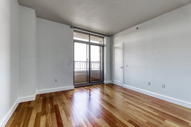 Building Photo - 8100 River Rd