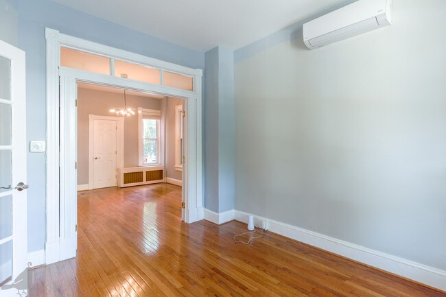 Building Photo - Classy Columbia Heights Row Home! 1/2 Off ...