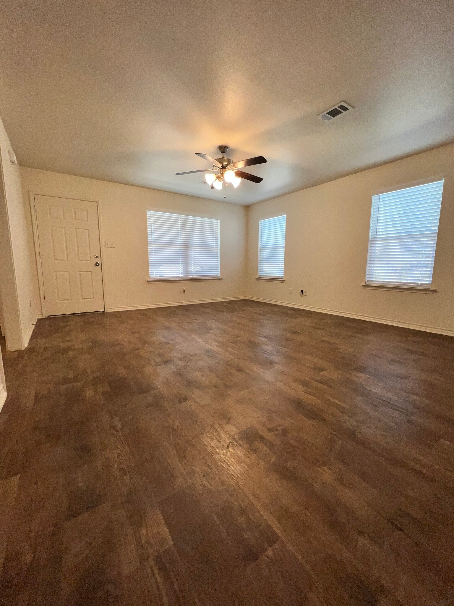Building Photo - 5628 Humbert Ave