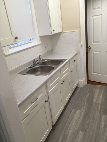 Building Photo - 30 Henry Ave