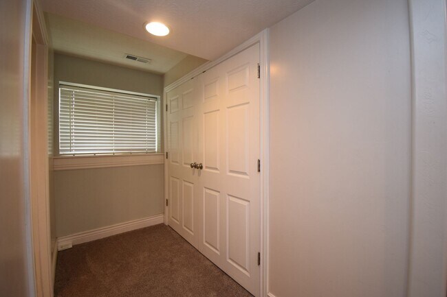 Building Photo - Charming West Jordan 4 Bed with Open Layout and Spacious Primary!!
