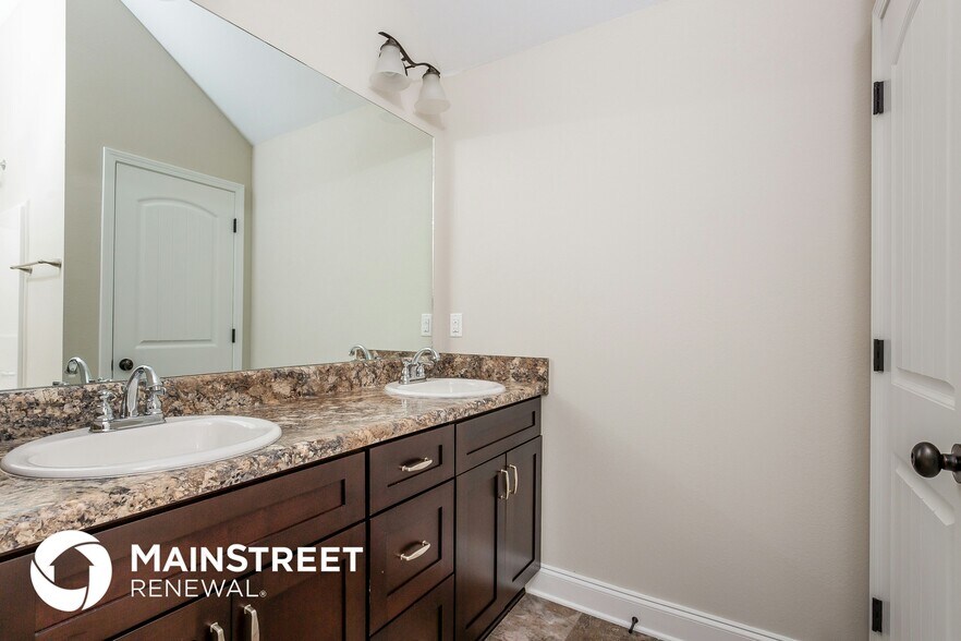 Building Photo - 1230 Catawba Way